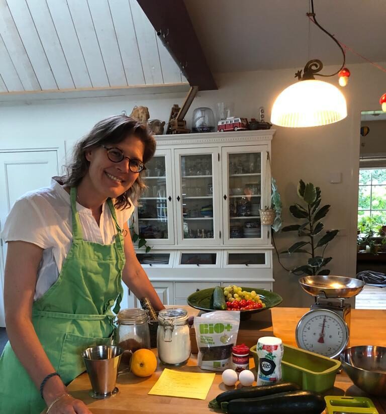 Wethouder Maud Hulshof in haar keuken